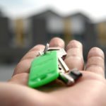 Vendre ou louer son bien immobilier : comment choisir ?