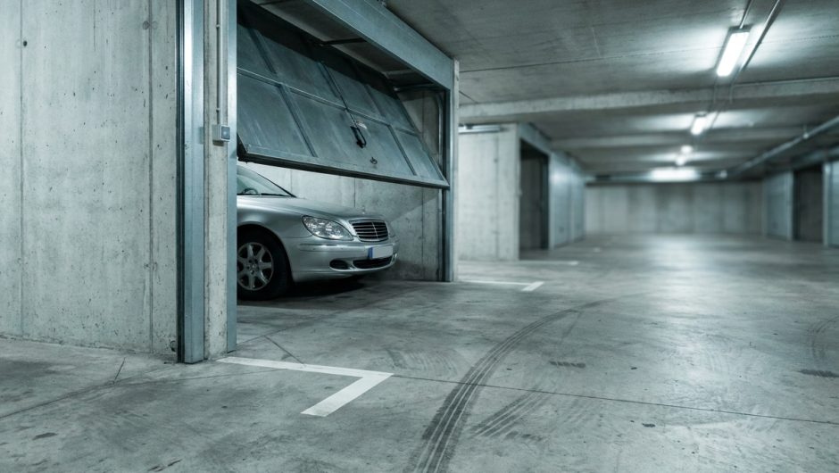 Assurance garage : quelles garanties pour un box ou un parking ?